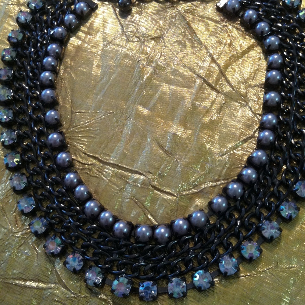 Necklace silver chain with pearls and crystal